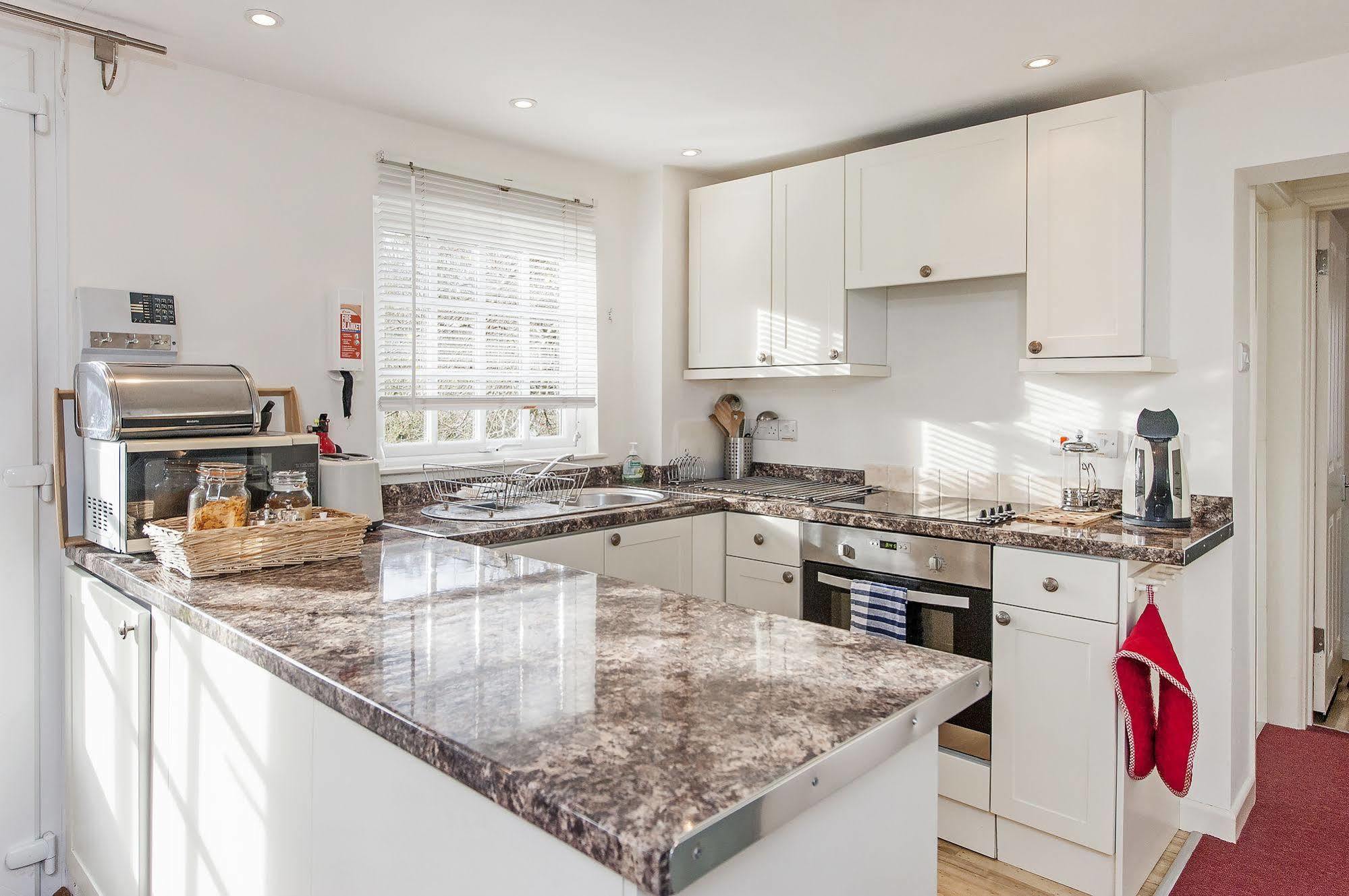 Tucking Mill View- Self Catering Apartment Bath Luaran gambar