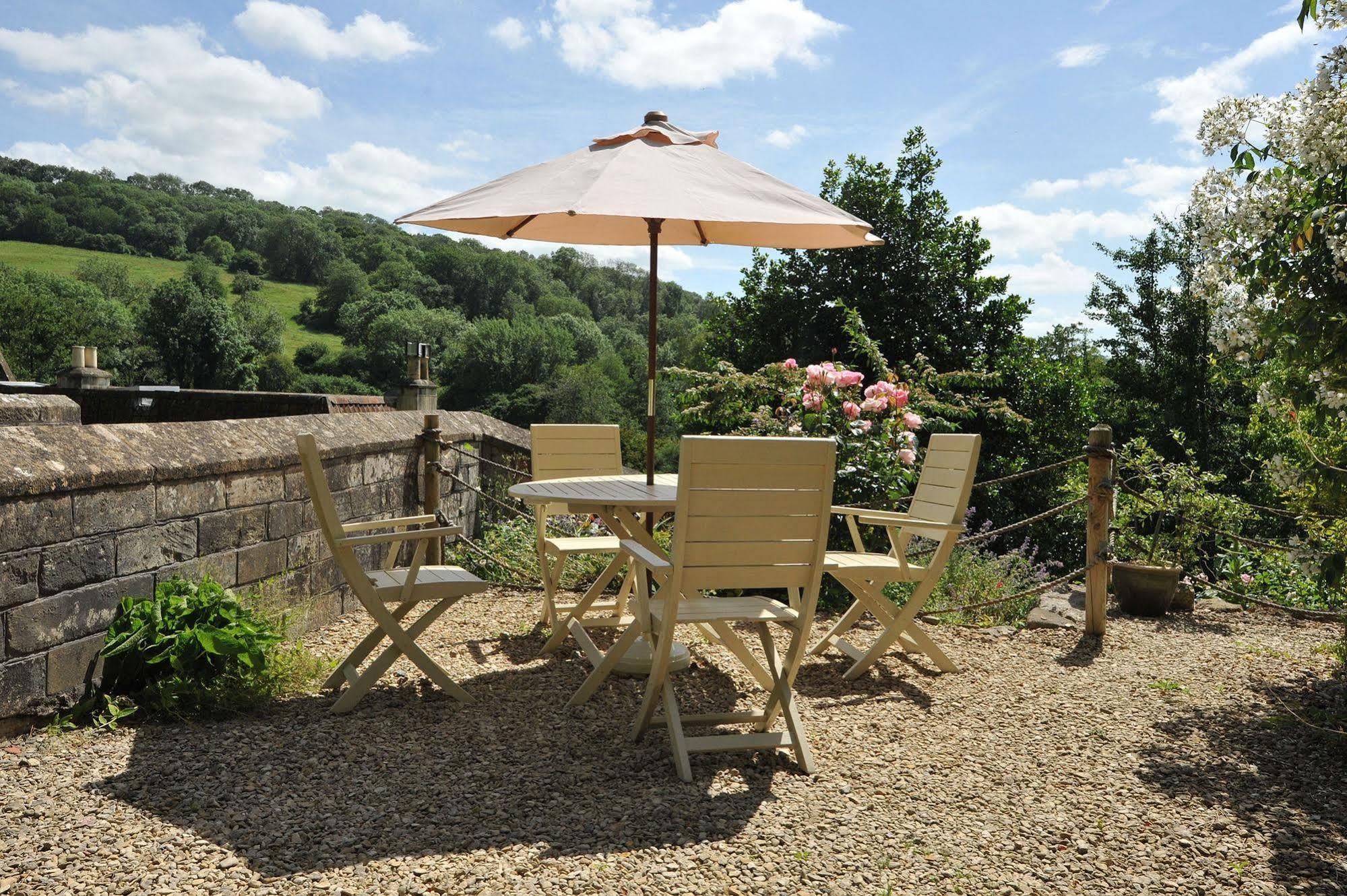 Tucking Mill View- Self Catering Apartment Bath Luaran gambar