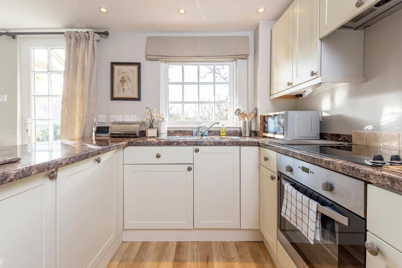 Tucking Mill View- Self Catering Apartment Bath Luaran gambar